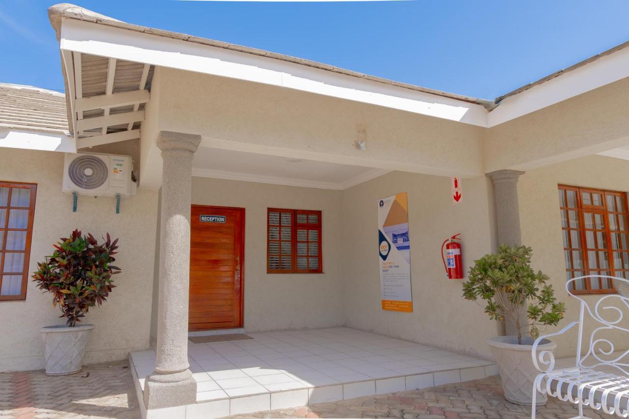 Green Lagoon Guest House Gaborone Exterior foto